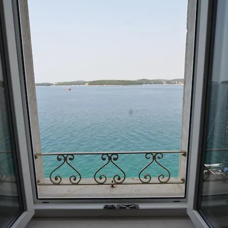 Serene Sea View Apartmán *